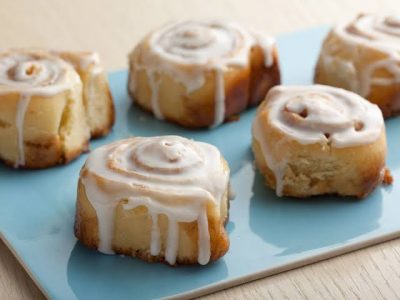 Sweet spiral pastry topped with icing - CINNAMONROLL